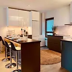 Aurora Penthouse アパート